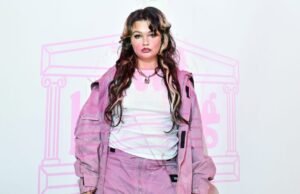 Lola Young presenta reclamos contra Carter Lang en los créditos de escritura de canciones