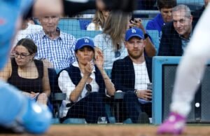 Las gorras de los Dodgers no pueden salvar la ‘incómoda’ Serie Mundial de Harry y Meghan