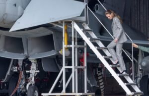Kate Middleton regresa a los agudos que salen de un avión de combate