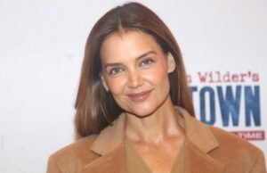 El aspecto de Katie Holmes Retro Sneakers está a la venta en Amazon