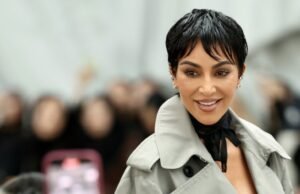 Kim Kardashian hizo su debut en Pixie Cut durante la Semana de la Moda de París en París