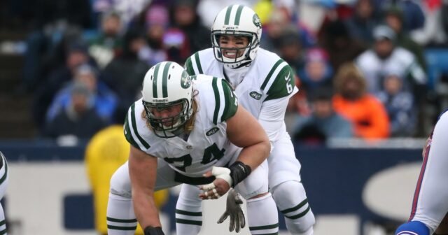 Mark-Sanchez-and-Nick-Mangold-GettyImages-158878149.jpg