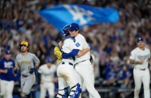 Shohei Ohtani conecta 3 jonrones y domina en el montículo en la victoria de los Dodgers por 5-1 en la Serie de Campeonato de la Liga Nacional sobre los Cerveceros