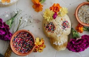 Divertidos mini pasteles de calaveras de azúcar y limón para decorar