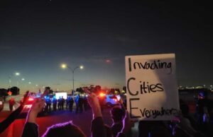Personal de seguridad fuera de la base de la Guardia Costera abre fuego contra un camión U-Haul en el lugar de las protestas contra la inmigración