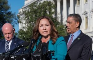 Ella ganó de manera aplastante. Pero el presidente y Epstein la mantienen en el limbo.