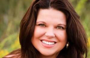 Amy Duggar Detalles escribiendo un nuevo libro, burlándose de “More to the Story” (excluye)