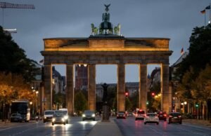 Bandenburg Gate en Berlín para honrar a los rehenes el aniversario del 7 de octubre