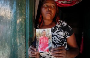 Familia keniana busca la extradición de un ciudadano británico después de que una mujer muriera después de una noche de fiesta con soldados