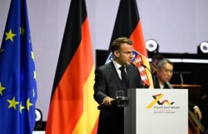 Macron advierte sobre las amenazas a la democracia en el discurso del Día de la Unidad Alemania