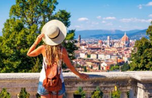 El sencillo consejo de moda de Rick Steves para evitar la atención no deseada en Italia como mujer