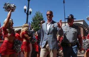 Lane Kiffin piensa que “las dinastías han terminado” en la seca