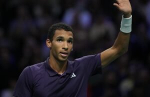 Auger-Aliassime se acerca al puesto en las Finales ATP con victoria sobre Vacherot en París