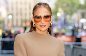 ¡Apresúrate! Copie el suéter Jennifer Lopez Mint a la venta por $ 31