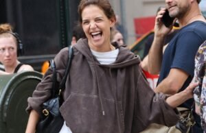 Obtenga la búsqueda de chaqueta corta de Katie Holmes $ 28