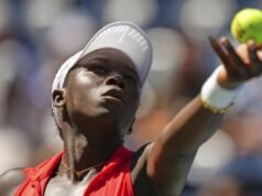 La canadiense Victoria Mboko se moviliza para alcanzar los cuartos de final del Open de Hong Kong