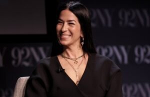 Finge un brillo en el rostro con este iluminador