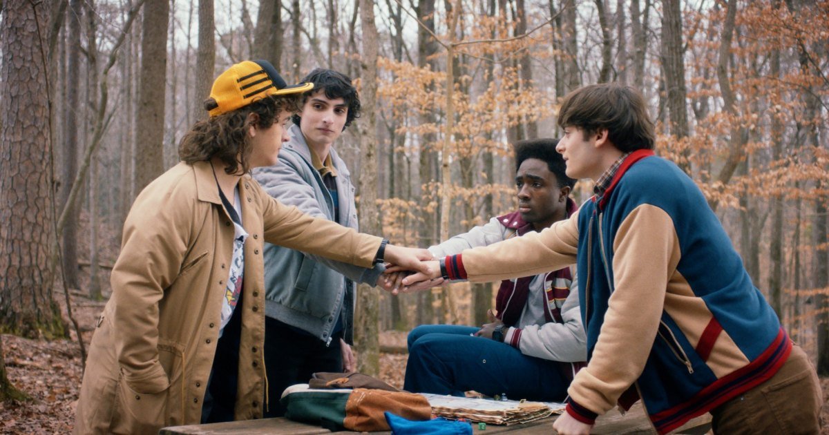 Gaten Matarazzo, Finn Wolfhard, Caleb McLaughlin, Noah Schnapp en la quinta temporada de Stranger Things
