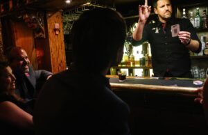 Los magos del club votan para dar el control del castillo mágico a su dueño