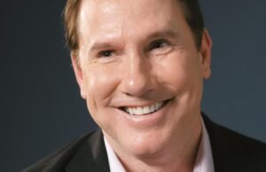 Nicholas Sparks y M. Night Shyamalan escribieron una historia de amor sobrenatural