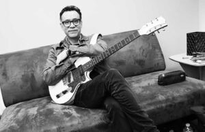 En “100 Efectos de sonido”, Fred Armissen resucita el álbum Manor Haunted a largo plazo