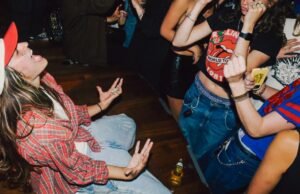Mientras Chappell Roan se apodera de Los Ángeles, la vida nocturna sáfica de la ciudad está de moda