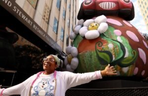 El oso inflable se estrelló en el Museo del Hammer es el arte de Alake Shilling