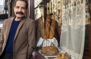 Cómo el “ Breaking Bread ” de Tony Shalhoub usa comida para descubrir la historia