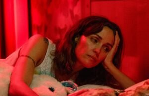 Crítica de “Si tuviera piernas, te patearía”: psicodrama oscuro con el magnífico Byrne