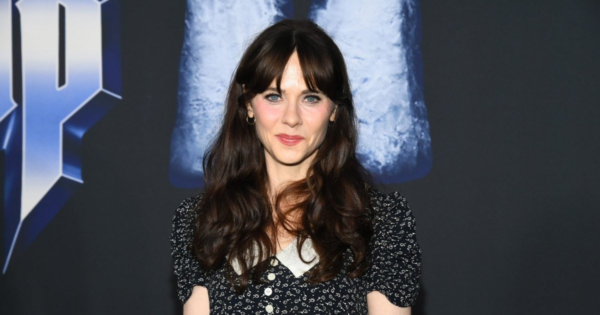 LOS ÁNGELES, CALIFORNIA - 09 DE SEPTIEMBRE: Zooey Deschanel asiste al estreno de