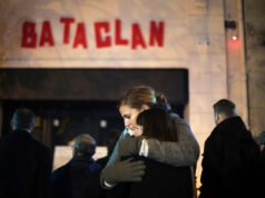 Francia rinde homenaje a las víctimas 10 años después de los ataques a la sala de conciertos Bataclan, a los cafés y al estadio nacional