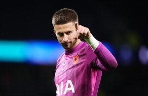 El portero del Tottenham, Guglielmo Vicario, culpa a sus propios FANS por los abucheos de las estrellas que no mantienen la cabeza fría y discuten con el entrenador, después de que un lector de labios descubre lo que se dijo.