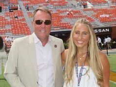 La hija de un entrenador de fútbol universitario despedido se vio obligada a eliminar un vídeo ‘sordo’ en medio del despido: ‘No llores por los millonarios’