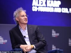 El CEO se jacta de que su empresa en auge que ‘impulsa a ICE’ es la primera empresa ‘completamente anti-despertar’