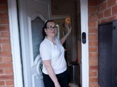 Mujer de 60 años reserva un vuelo de ida a Australia después de meses de abuso “aterrador” por parte de vecinos de pesadilla que la dejaron “asediada” en su casa