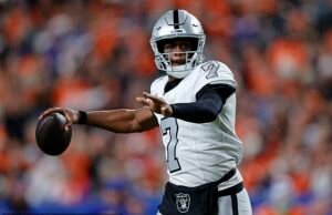 El mariscal de campo de los Raiders, Geno Smith, se lesiona mientras la temporada de Las Vegas alcanza un nuevo mínimo en la terrible pérdida de los Denver Broncos