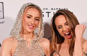 Chloe Kelly deja de lado la guerra civil de las Leonas mientras la estrella llama la atención con un vestido deslumbrante para ganar el premio a la Deportista del Año de Harper’s Bazaar junto a su orgulloso esposo y Mel C.
