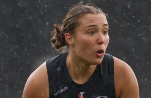 Las fotos de la alegría de la estrella del fútbol ocultan el dolor por su conexión con una de las tragedias deportivas más horribles de Australia en 2025.
