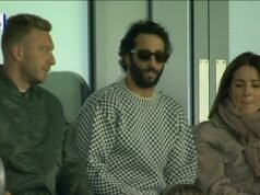 Daniel Ricciardo hace una aparición sorpresa cuando consigue un nuevo trabajo en el automovilismo