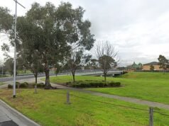 Tragedia cuando una mujer y un niño se ahogan en un extraño accidente en un arroyo suburbano de Melbourne