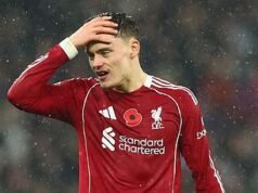 Florian Wirtz es un “problema” para el Liverpool, que “parecía un niño pequeño” durante la derrota del Manchester City, dice Gary Neville, e insiste en que el fichaje de verano de £116 millones de los Rojos debe “realizarse pronto”.