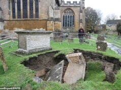 El colapso de la tumba de una antigua iglesia revela una cripta subterránea de 300 años de antigüedad