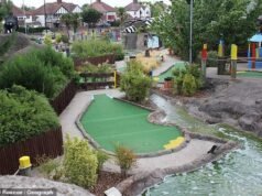 Un niño de cinco años es trasladado de urgencia al hospital en estado crítico después de que una pared se derrumbe en una fiesta de cumpleaños infantil en un campo de minigolf.