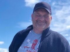 En la foto: Binman, padre de tres hijos, muere cuando un camión choca contra una casa