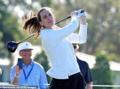 Fanático anciano perturbado escoltado por policías después de afirmar ser el novio de la estrella de la WNBA Sophie Cunningham en un evento de golf de celebridades