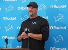 El entrenador de los Lions, Dan Campbell, revela por qué Tush Push NO debería prohibirse a pesar de la indignación por el juego de los Eagles.