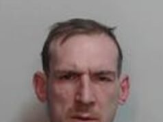 Amenazado con cadena perpetua, un hombre que admitió el crimen de Hogmanay fue golpeado afuera de un pub