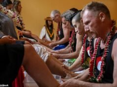 Confesiones de mujeres ricas que pagaron 18.000 dólares para cubrir sus partes íntimas con rodajas de pepino en el desierto de California