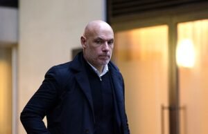Howard Webb ‘aparecerá ante el tribunal la próxima semana para luchar contra las acusaciones de que el organismo de arbitraje de Inglaterra arruinó la carrera de una destacada árbitra’