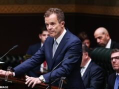 Agitación política mientras la ex estrella del Canal Nueve está a punto de convertirse en el próximo líder liberal de Nueva Gales del Sur, mientras un líder de la oposición poco conocido cae sobre su espada